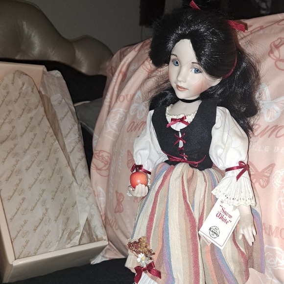 Vintage Porcelain SNOW WHITE-217A Artist Diana Effner porcelain Doll Knowles - Picture 2 of 12